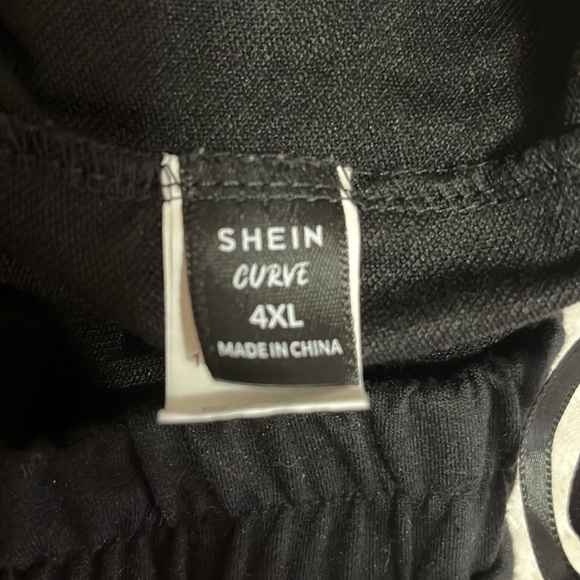 Black elastic waist shorts - Picture 3 of 3